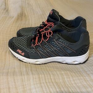Fila Women’s Gray and Pink/Coral Athletic Water Shoes, Size 8